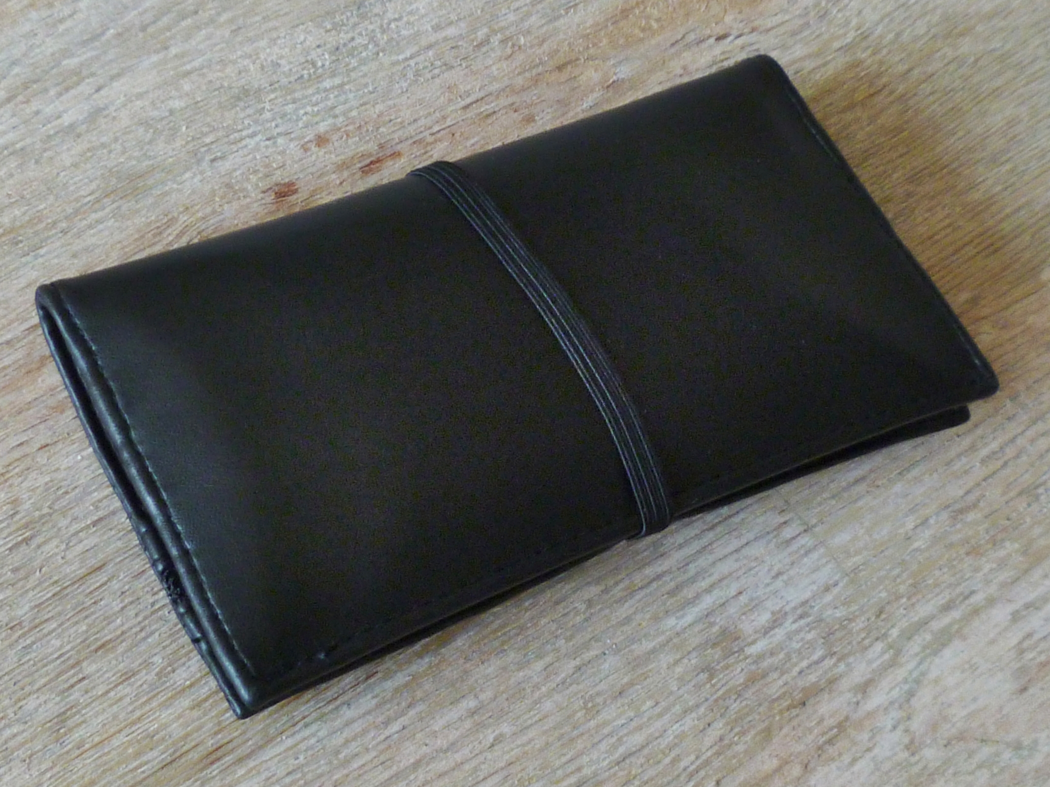 Innovative Tabaktasche in schwarz