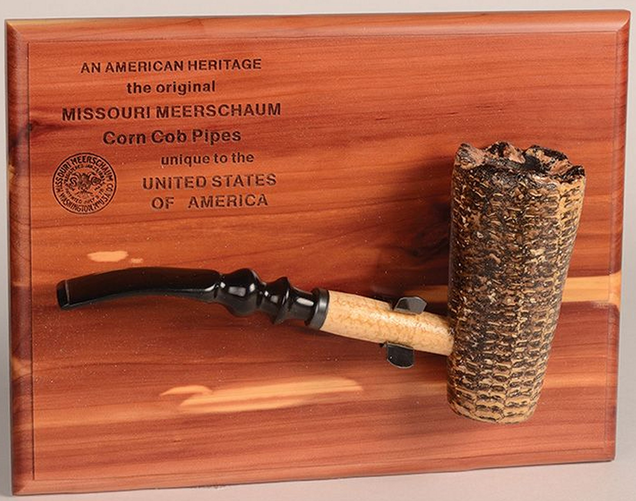 Original Missouri Qualitäts Corncob Pfeife - Shape: Freehand on Plaque