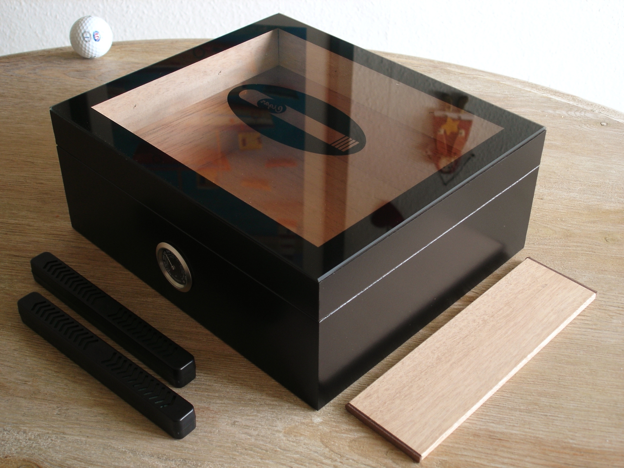 GERMANUS Zigarren Humidor "Black Beauty" Classic für ca. 50 Zigarren, Schwarz