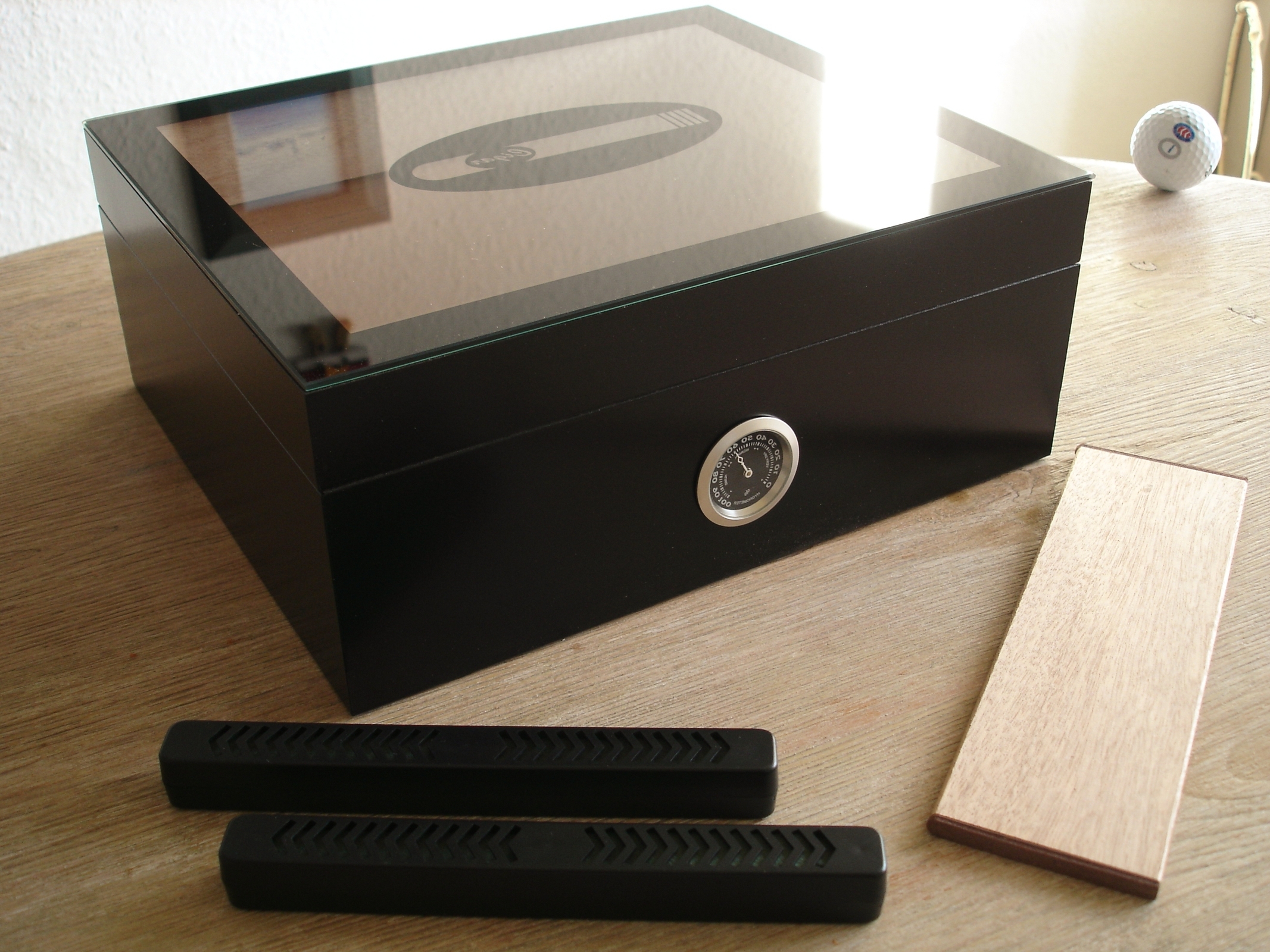 GERMANUS Zigarren Humidor "Black Beauty" Classic für ca. 50 Zigarren, Schwarz