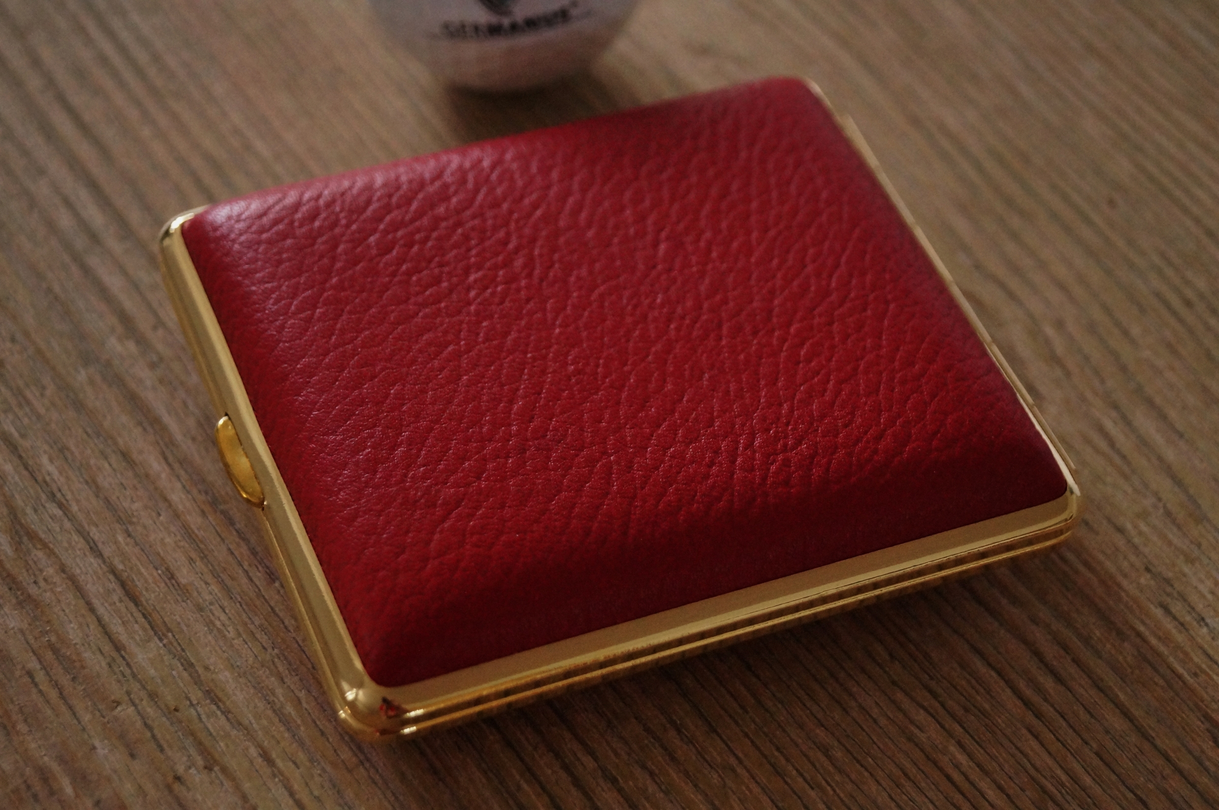 GERMANUS Zigarettenetui - Metall mit Leder Bezug - Made in Germany  - Design Hirsch Leder Rot Gold