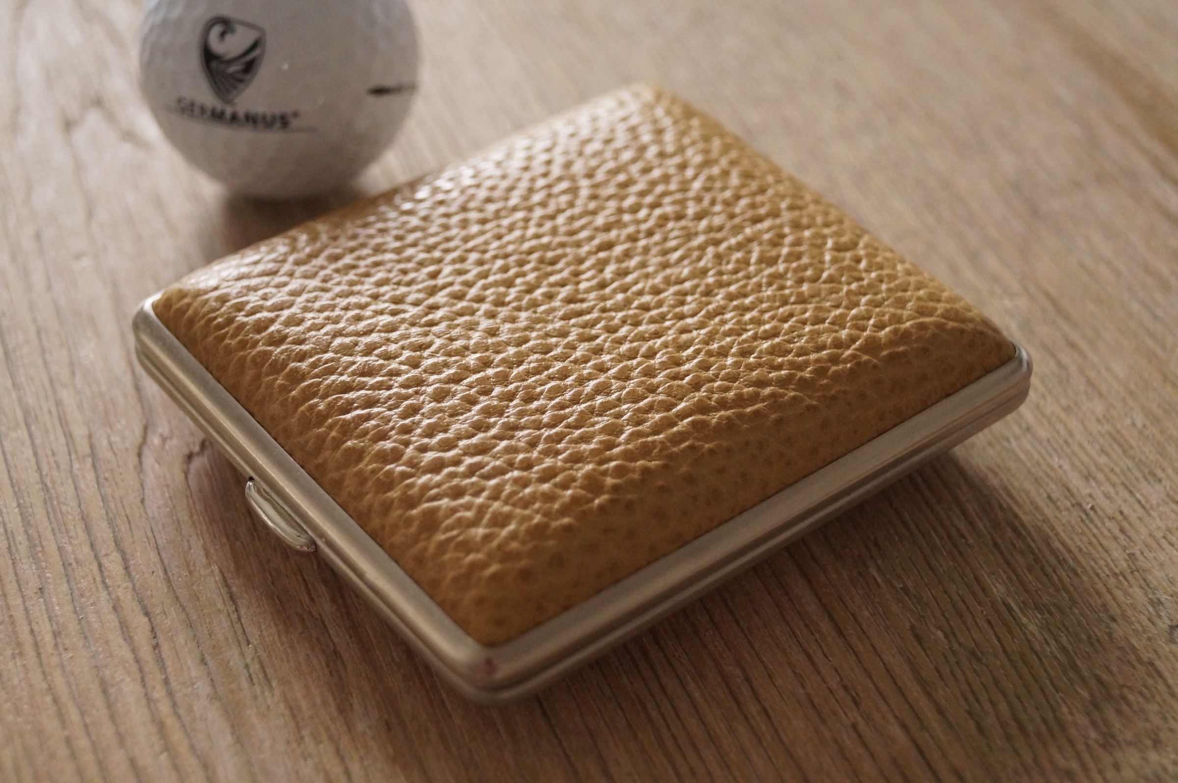 GERMANUS Zigarettenetui - Metall mit Leder Bezug - Made in Germany  - Design Schottisch Sand