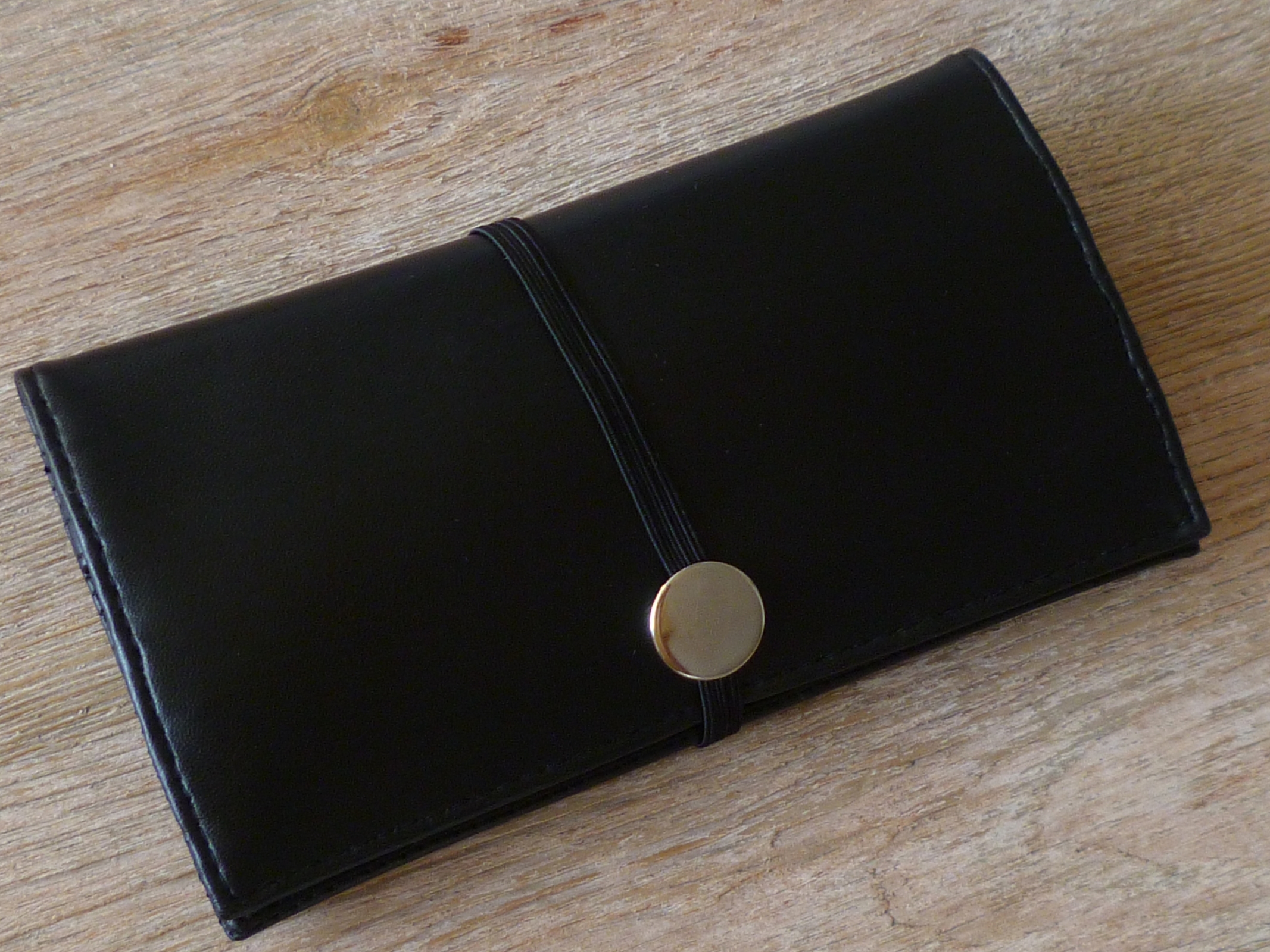 Innovative Tabaktasche in schwarz