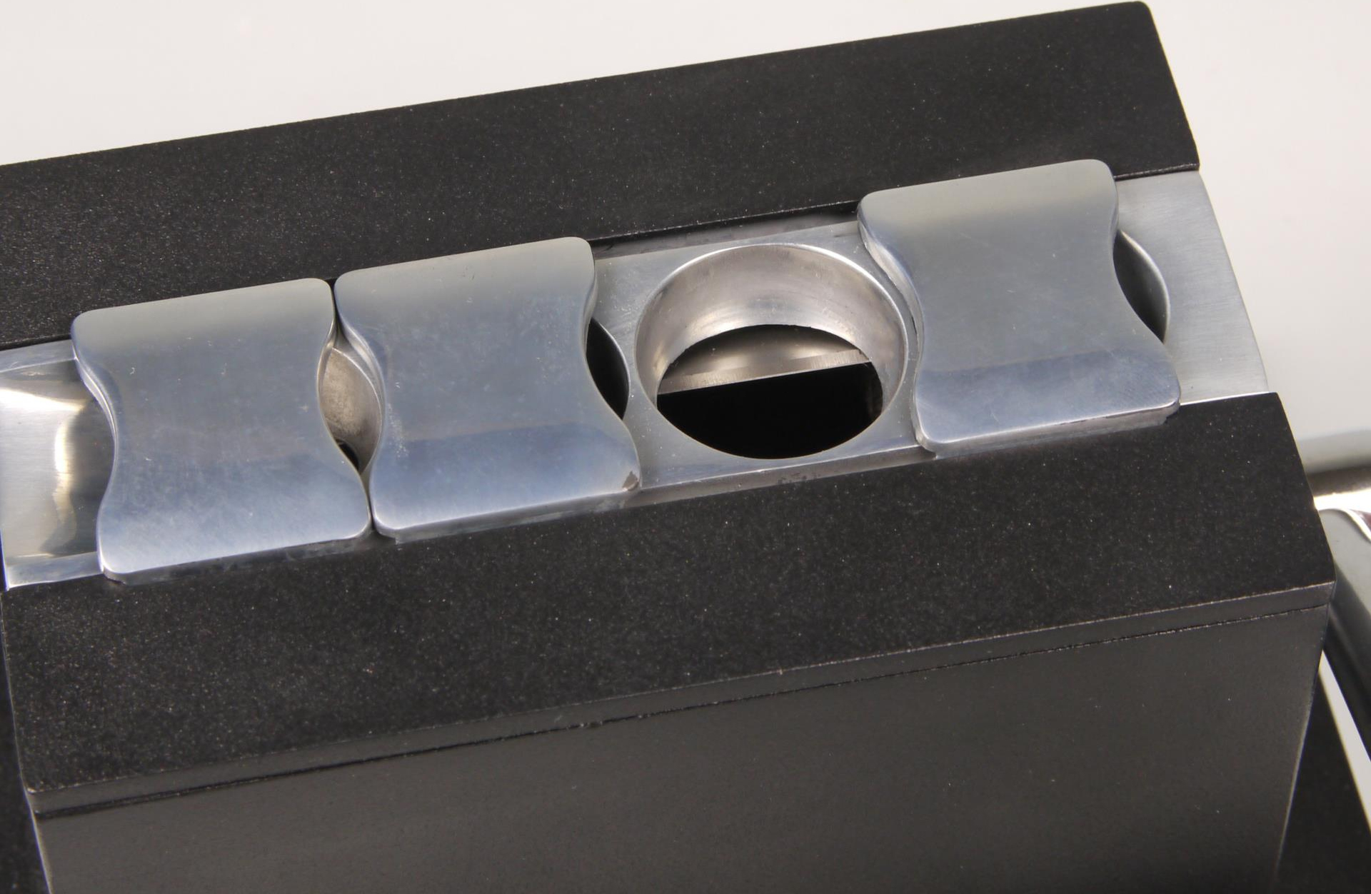Großer Tisch Zigarrenabschneider V Cut und S Cut mit 4 Klingen, schwarz