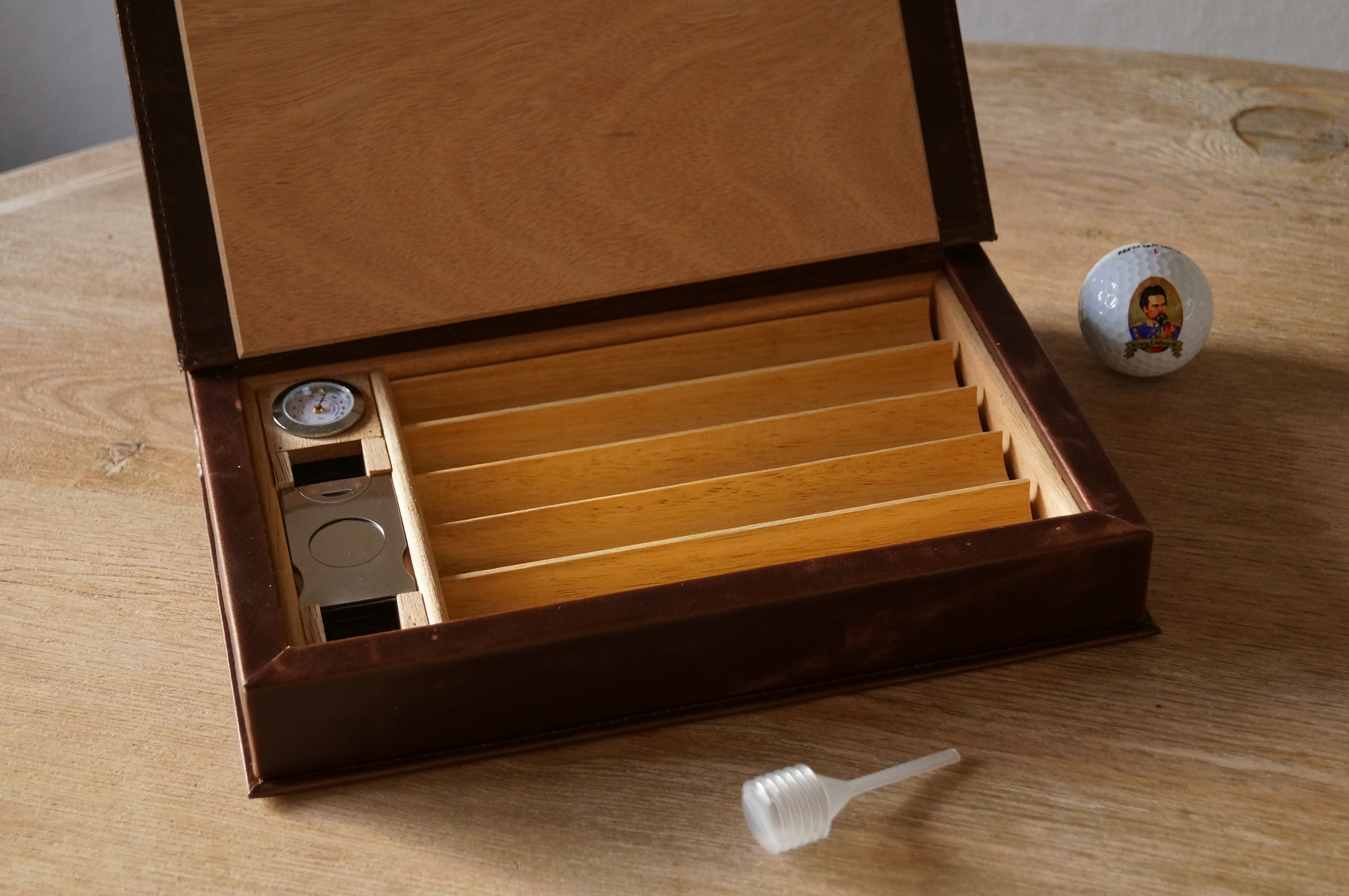 Liber Primus Humidor in Buch Form mit Zigarren Versteck